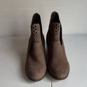 me too Brown Suede Laser-Cut Scalloped Ankle Booties